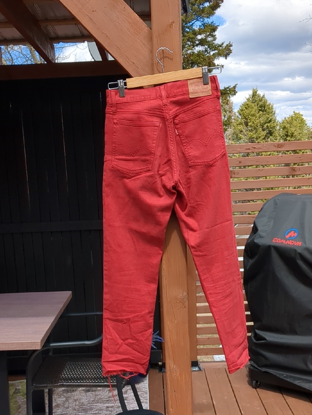 -LEVI'S- Red Women's Straight Jeans with Classic Back Pocket Size 26 - Picture 4 of 6